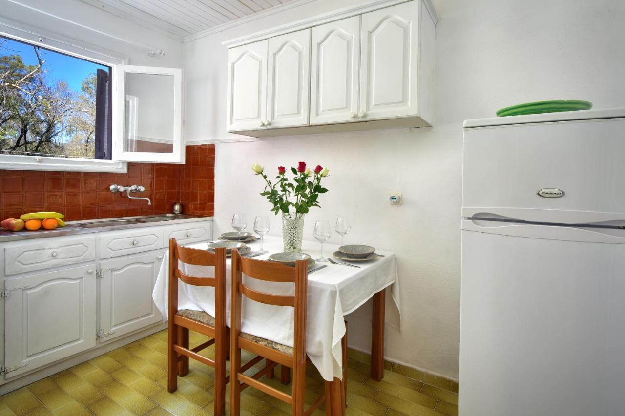 Merlyn Rooms Into The Nature, 100M From The Beach Δαφνίλα Εξωτερικό φωτογραφία